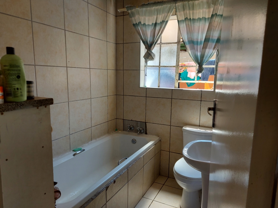 2 Bedroom Property for Sale in Rustenburg Central North West